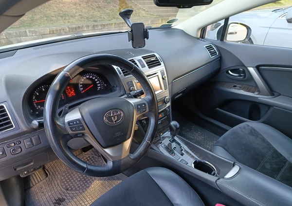 Toyota Avensis cena 36900 przebieg: 214000, rok produkcji 2013 z Warszawa małe 67